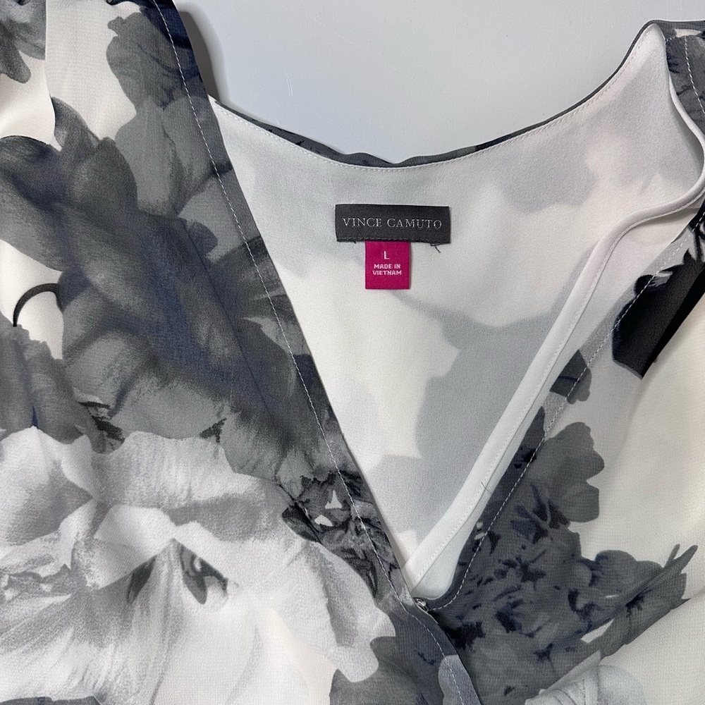 Vince Camuto Black and White Floral Blouse - Picture 2 of 5